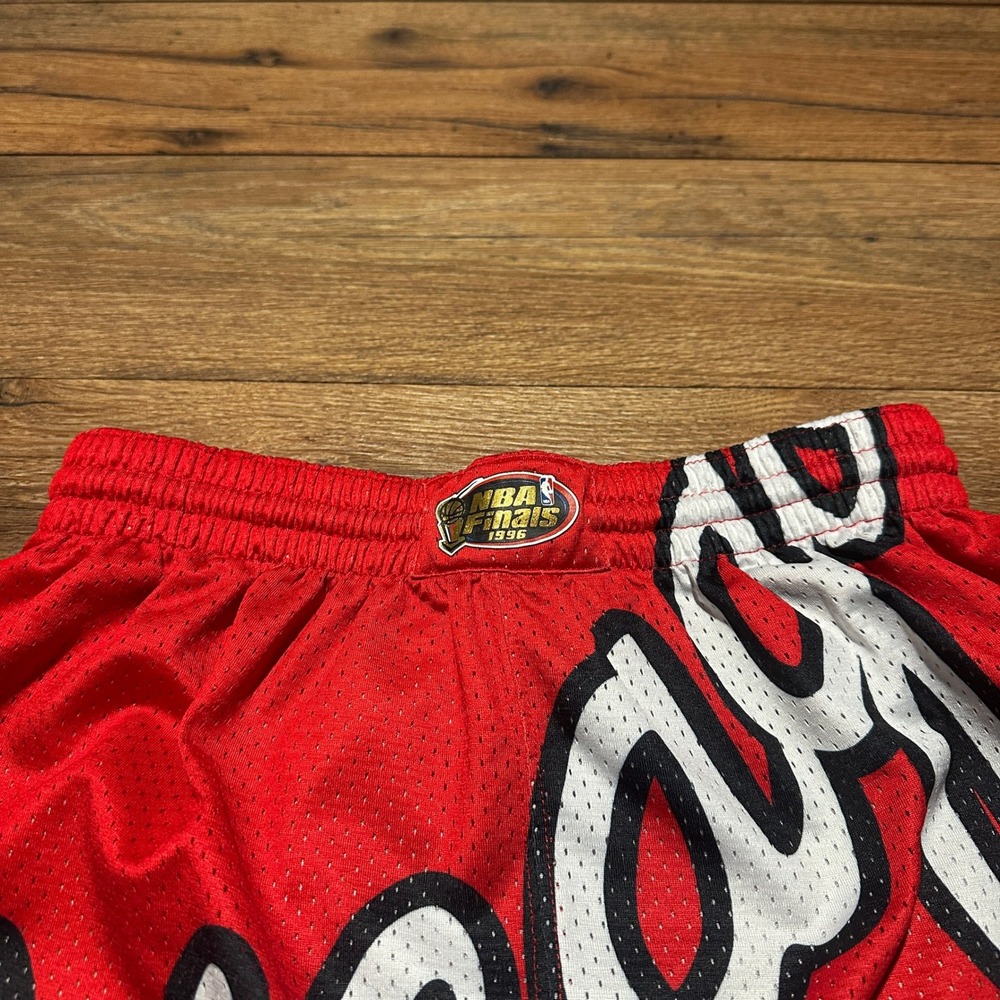 Mitchell & Ness Red Chicago Bulls Basketball Shorts Kids XL 18/20 - Picture 4 of 7